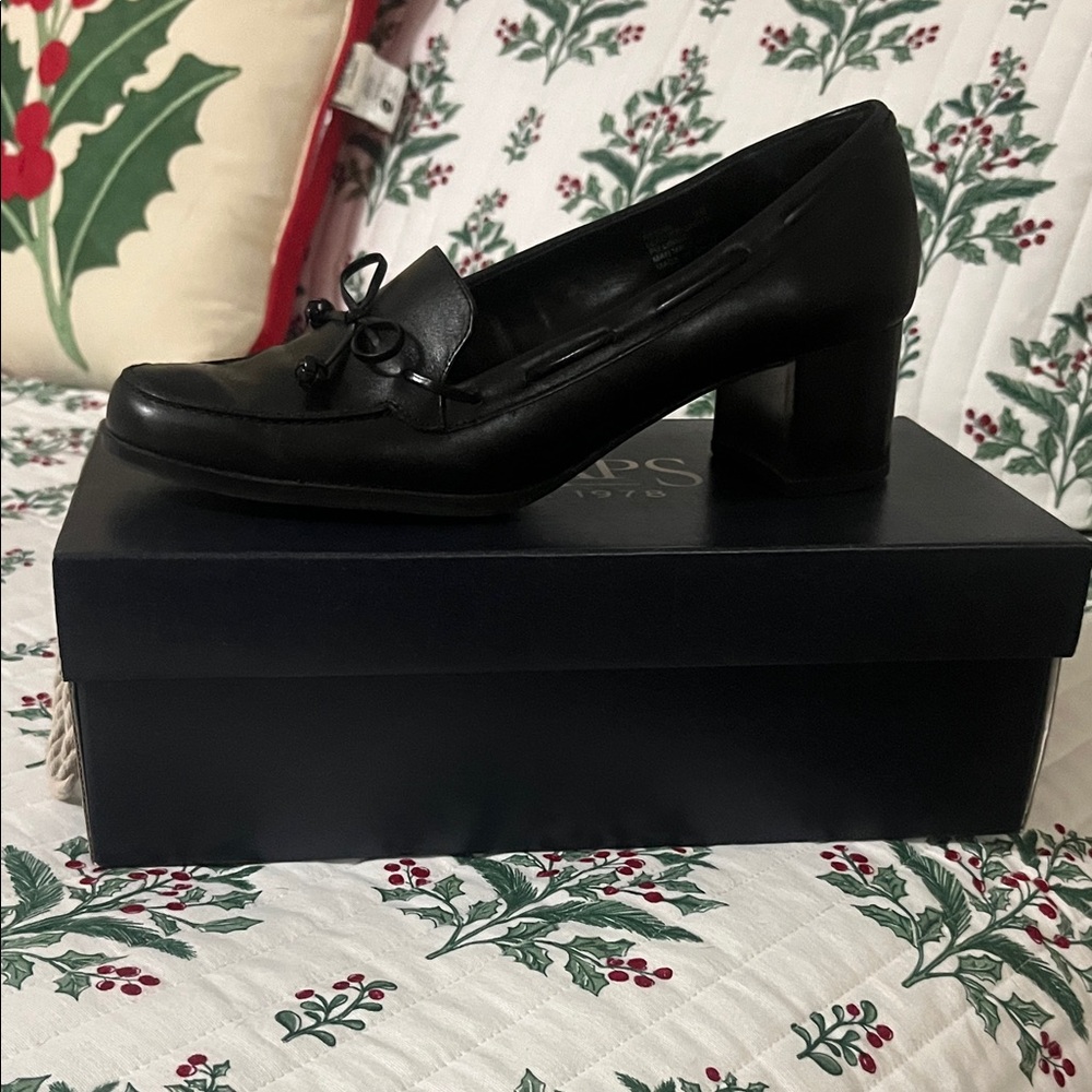 Chaps Black Women's Loafers
Genuine leather. - Picture 2 of 4